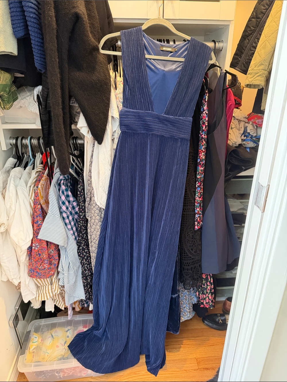 Missguided Navy Blue Pleated V-Neck Maxi Dress